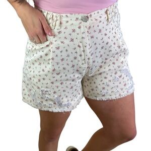 POL 100% cotton Emmy high rise boho vibe shorts. Size Medium Ivory floral
